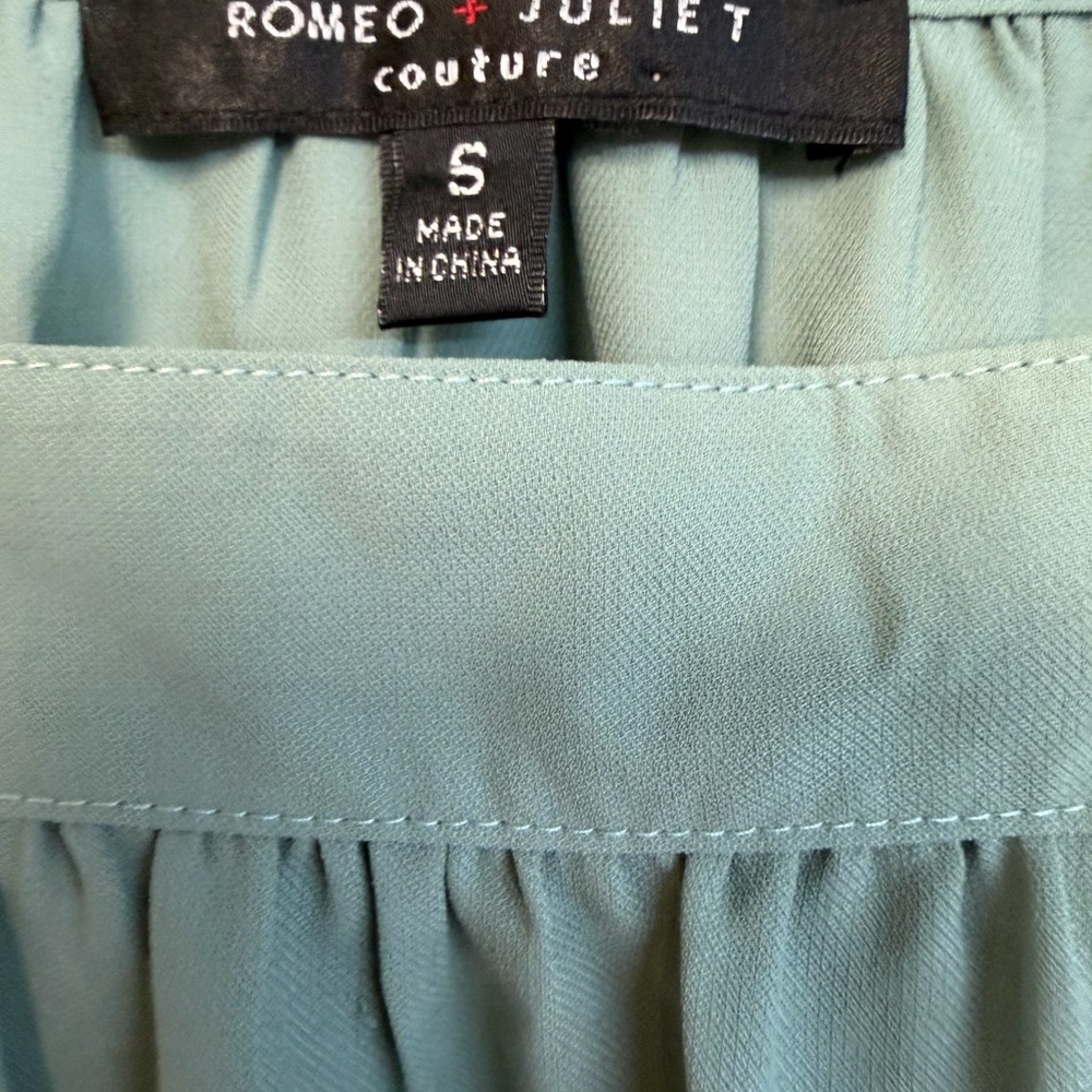 Romeo & Juliet elegant Green Women's Top small NwOT - Picture 5 of 6